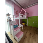 Hochbett mit Treppe und Dach aus Massivholz für Kinderzimmer mit zusätzlichem Platz unter dem Bett